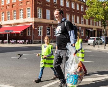 mit Kindern für eine saubere Stadt